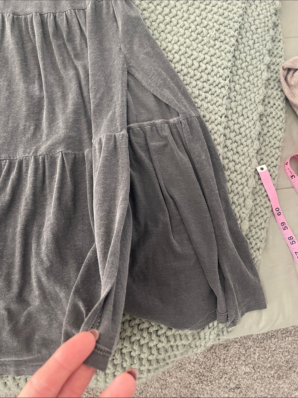 Evereve Tiered Maxi Skirt in Charcoal - Picture 2 of 6